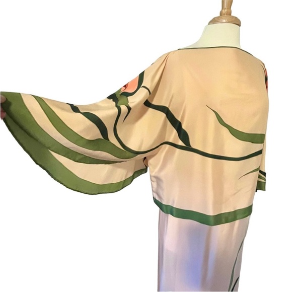 Vintage Hand Painted Silk Dynale Paris two piece with butterfly sleeves. - Picture 7 of 16